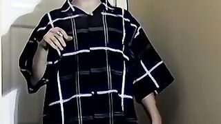Quirky Cricket jerks off his tool on cam for some cash