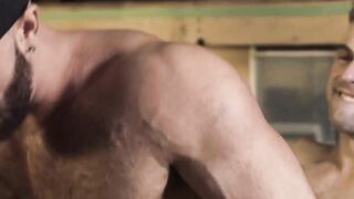 Muscle hunk Travis Connor takes Gabriel Clarks huge cock