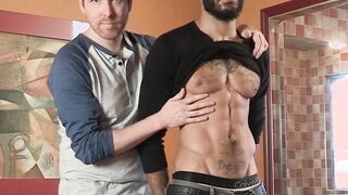 Tattooed hunk gets sucked and touched by Pascal