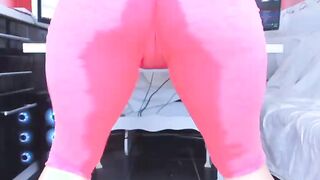 Bubble Butt PAWG Soccer Mom Soaks Yoga Pants In Squirt