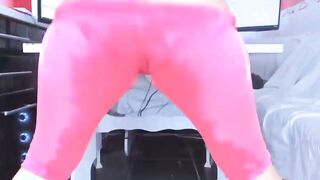Bubble Butt PAWG Soccer Mom Soaks Yoga Pants In Squirt