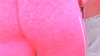 Bubble Butt PAWG Soccer Mom Soaks Yoga Pants In Squirt