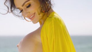 Big tits Latina babe shows stunning body