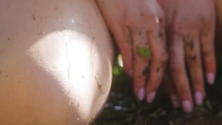 Big round ass MILF hot posing outdoor