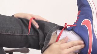 Young man plays with his beautiful feet while masturbating
