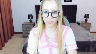 European amateur babe masturbates on webcam