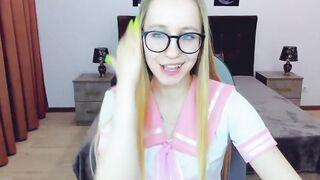 European amateur babe masturbates on webcam