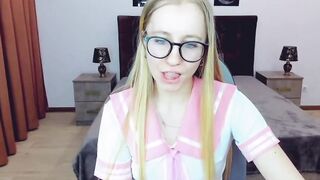 European amateur babe masturbates on webcam
