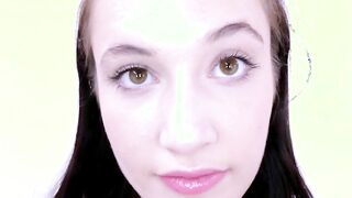 Sweet teen girl knows her way around the cock