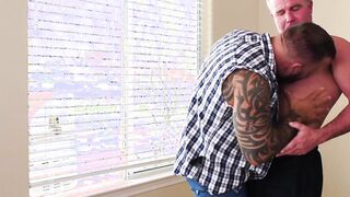 Hunky daddy Dale Savage rides tattooed bears big cock