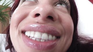 Notgeile Olga spielt mit Analdildo und ist auf der Suche nach Fickdates