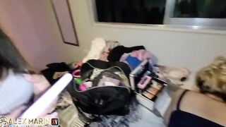 Entro a la recamara de mis hermanas y las molesto y me las termino cogiendo