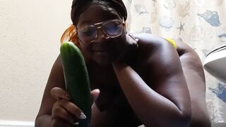 Naejaes S&S Sucking Off and Squirting a cucumber