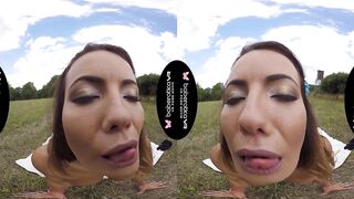 Solo banged doll, Vanessa Decker is masturbating, inside VR