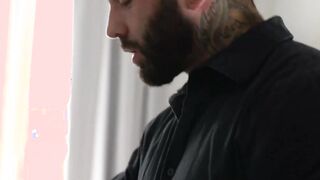 Bearded stepdad raw ass drills young twink after deepthroat