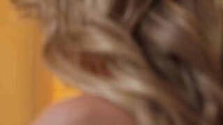 Beauty porn camgirl Capri Cavanni loves getting her snatch eating by her fan