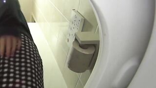 Japanese lady filmed while peeing with hidden cam