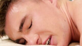 Two hunks Arad and Jake Davis having sex after a massage