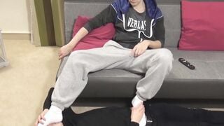 Twink forces his gay to worship his feet before drilling him
