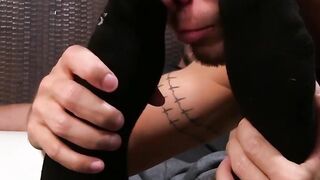 Gay guy is ready for some toe sucking and feet licking fun