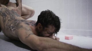Tatted hunk Drew Sebastian throatfucks Bearded Alpha Wolfe