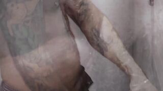 Tatted hunk Drew Sebastian throatfucks Bearded Alpha Wolfe