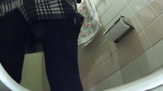 Japanese babe filmed pissing with voyeur cam