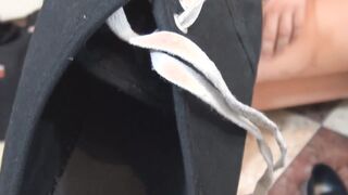 Young dude sucks his toes before covering them with his load
