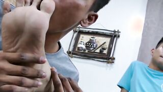 Asian youngsters licking feet and raw fucking after rimjob