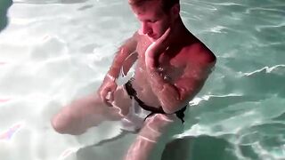 Solo underwear dude jacks off his cock in the pool