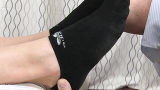 Muscle stud blasts out a huge load while feet worshiped
