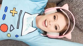 ????goddess Gamer Women Gets Blasted Inside The Face With Loads Of Cum