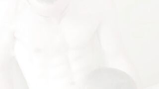 Smooth amateur Ian Levine ass rimmed during bubble bath