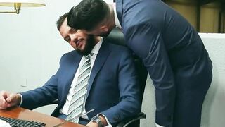 Seducing my hunk Manager into destroying my wet hole