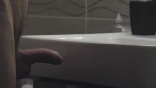 Amazing muscular stud wastes no time jerking off alone