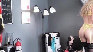 Blonde stripper Braylin Bailey fucks new boss to ensure she's the favorite