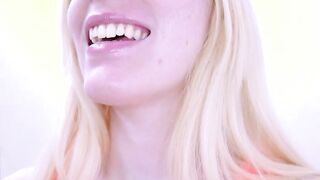 Girl shows skill with hard cock in her face