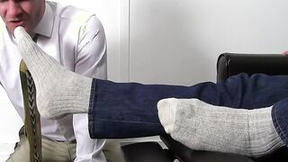 Gorgeous Beau Reed gets the feet licking of his life
