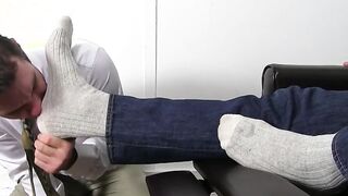 Gorgeous Beau Reed gets the feet licking of his life