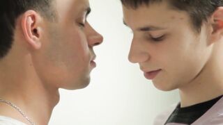 Cute twinks Antony and Igor in sensual bareback fantasy