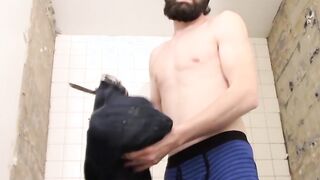 Bearded thug Mickey Waters strokes his cock after work