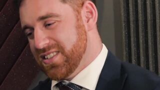 Financial specialist gets a wet penis massage prior to fucking his man