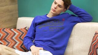 Horny tattooed twink Jared Cloud masturbates in hot solo