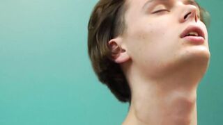 Horny tattooed twink Jared Cloud masturbates in hot solo