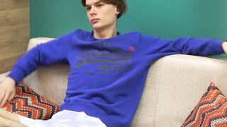 Horny tattooed twink Jared Cloud masturbates in hot solo