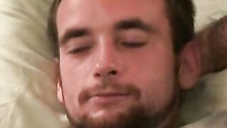 Gay amateur jerks off in his bedroom and comes on his belly