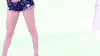 Thin bitch cums hard while getting cunt fucked