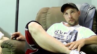 Billy Bob wanks his cock before spraying out a cumload