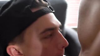 Hot and steamy makeout session from muscular hunks