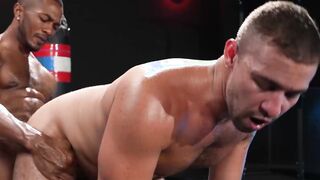 Muscle Jock Zod Blakk loads off to Sean Xaviers craving hole